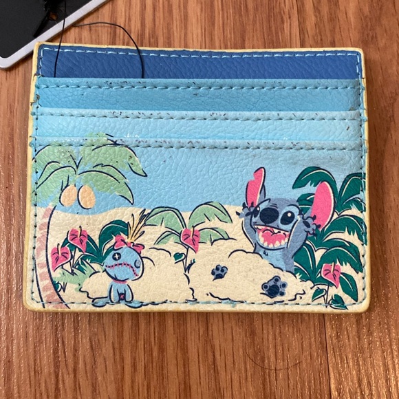 ❤️ Disney’s Lilo and Stitch Loungefly Card Holder Wallet NWT - Picture 2 of 8